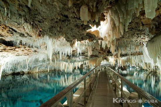 "Visit to the Bellamar Caves in American Classic Car" Tour - "Visita a las Cuevas de Bellamar en Auto Clasico Americano" Tour