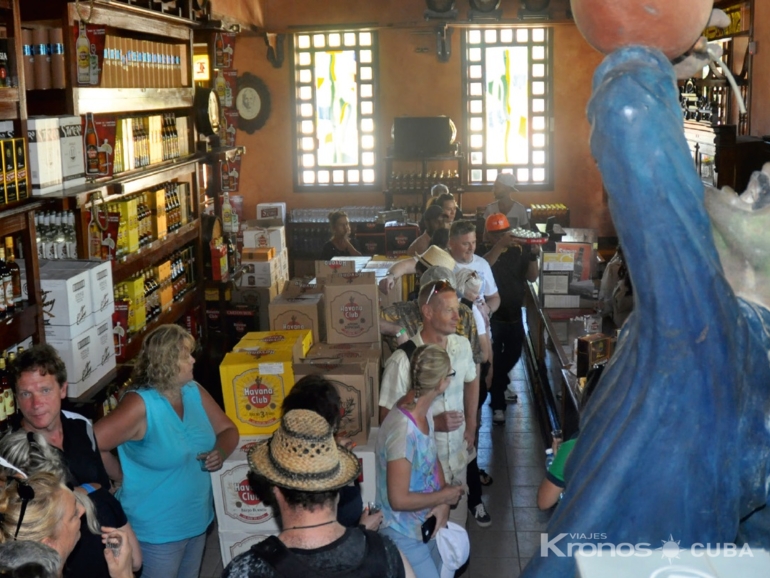 House of Rum and tobacco in Plaza Las Morlas - "Sugar, Tobacco and Rum" Tour