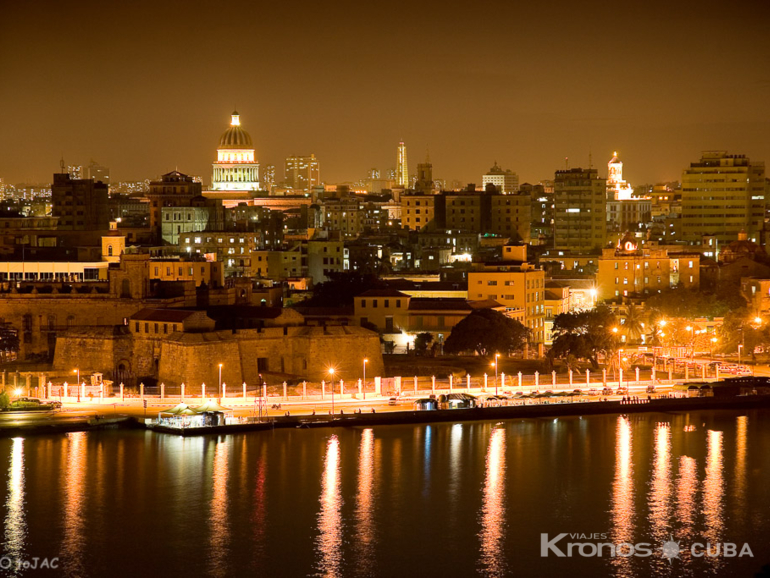 Areal panoramic Havana view at the other side of bay - City Tour Nocturno “Anochecer en mi Habana”