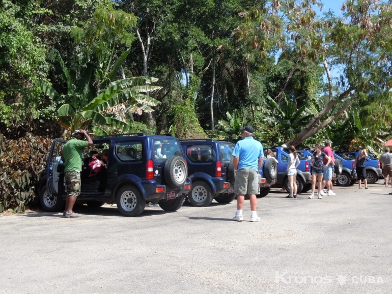 Jeep On tour at Jardines del Rey - Excursión Jeep On