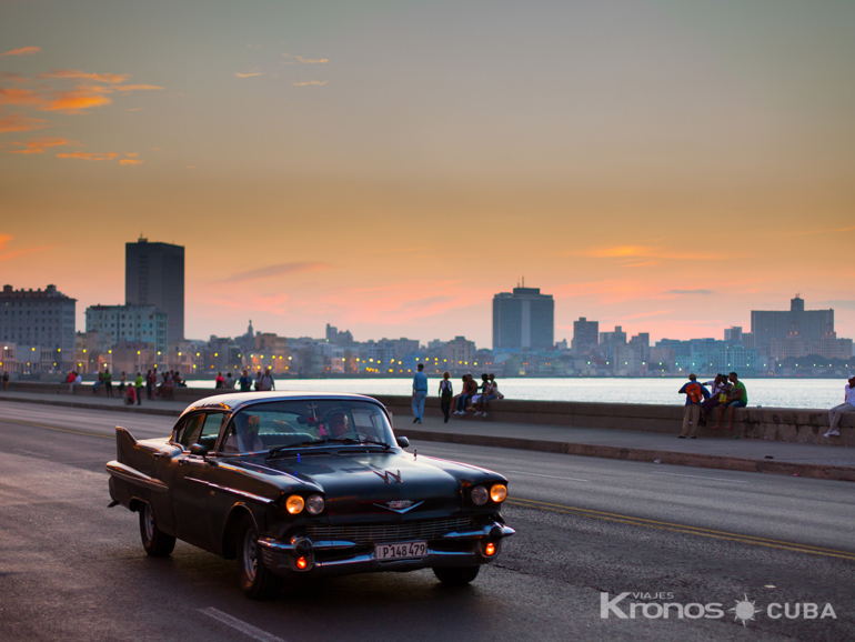 Discovering Old and Modern Havana Private Tour -Malecon Ave - "Discovering Old and Modern Havana" Private Tour in Classic Cars