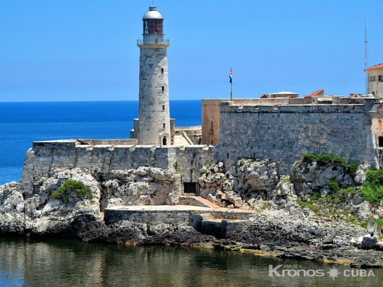 Castle of Tres Reyes del Morro - Jeep Tour "Colonial and Modern Havana + Rum Museum + Tabacco Factory"