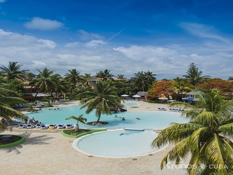 Panoramic pool view - Gran Caribe Tortuga Villa
