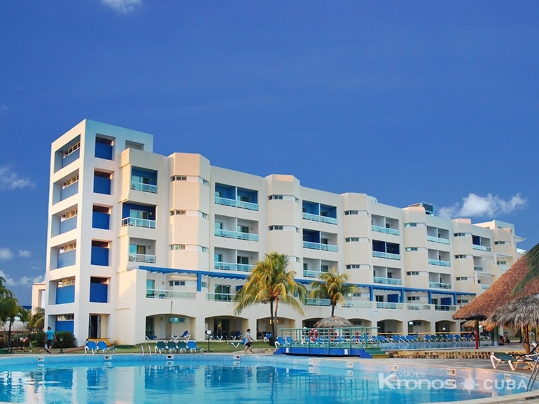 Panoramic hotel & pool view - Allegro Palma Real Hotel