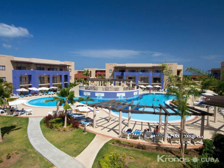 Panoramic hotel & pool view - Grand Memoríes Varadero & Sanctuary Hotel