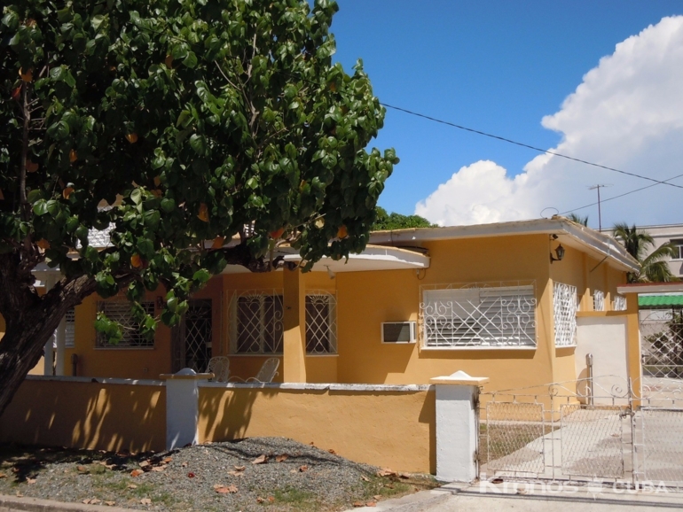 Panoramic house view - La Casa Amarilla