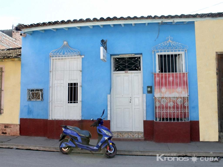 Hostal Azalea y Alfredo, FRANK PAÍS (Del Carmen), . View all  information about this house.