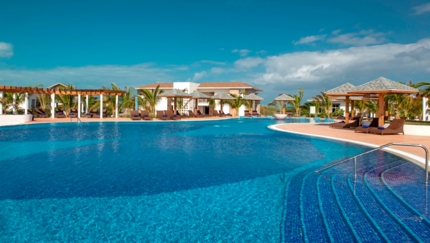 Aurora Aqua bar (Swim-up bar) 1