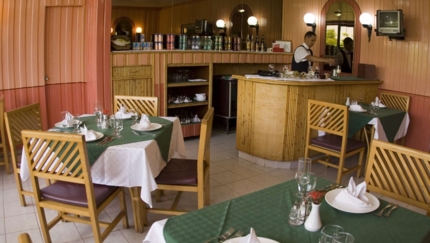 A la carte international restaurant