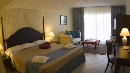 ROYAL SERVICE GARDEN SWIM-UP POOL Junior Suite Room