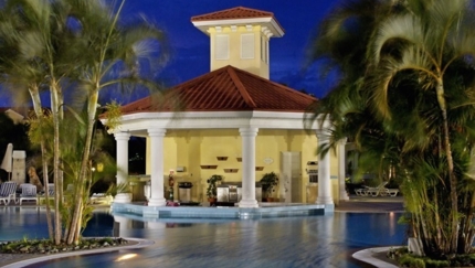 Pool Bar-Lounge Terrace Monserrate Royal Service