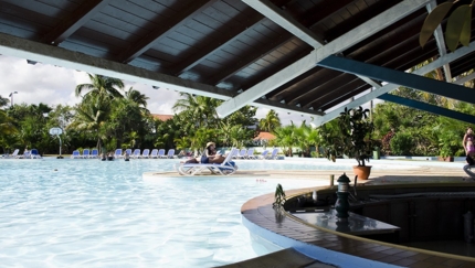 Aqua Bar (Swim-up El Cocotero (Playa Caleta Hotel section)