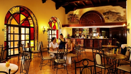 Lobby Bar Los Vitrales