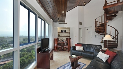 THE LEVEL Master Suite Room