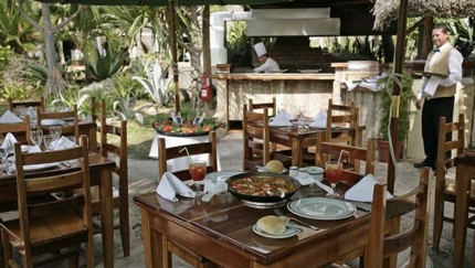 Grill Pool Restaurant Arroceria