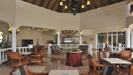 PianoBar Lobby Las Gardenias  Royal Service