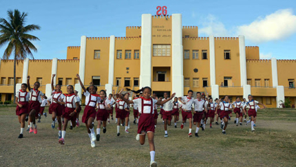 Cuartel Moncada, FROM EAST TO WEST Group Tour