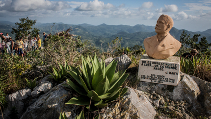 Bust of Antonio Maceo on top of Pan de Guajaibón, WESTERN CUBA TREK, Group tour