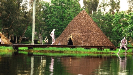 A replica of an Indian village, Guamá tourist park