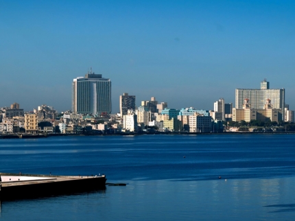 "Modern Havana" Private Tour in American Convertible Classic Cars- Malecon View