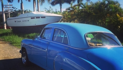 “Ride to Playa Larga and Playa Girón in Old Fashion American Classic Cars” Tour