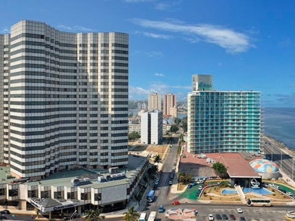 Modern Havana Private Tour in American Classic Cars-Malecon Ave