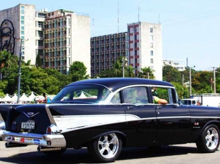 "Modern Havana" Private Tour in American Classic Cars -José Martí Revolution Square